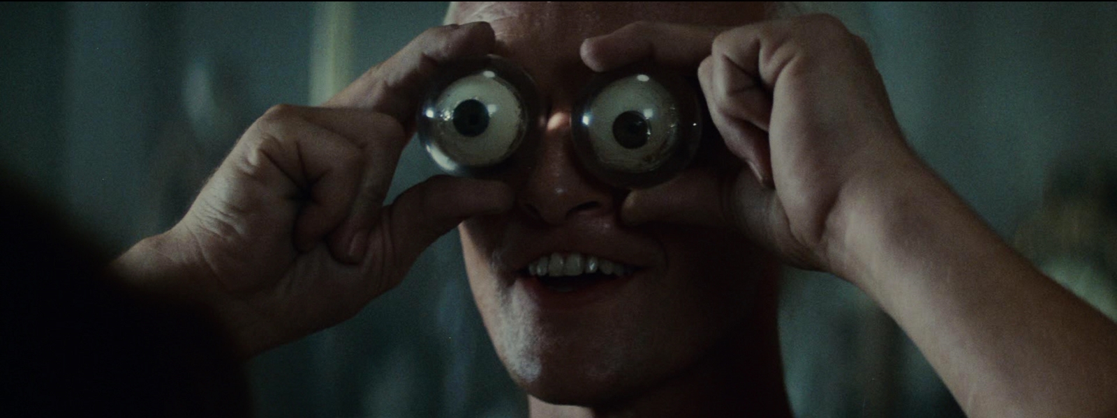 Широко открытый глаз. Два глаза. Широко раскрыты глаза. Глаза же его были открыты. Глаз человека.