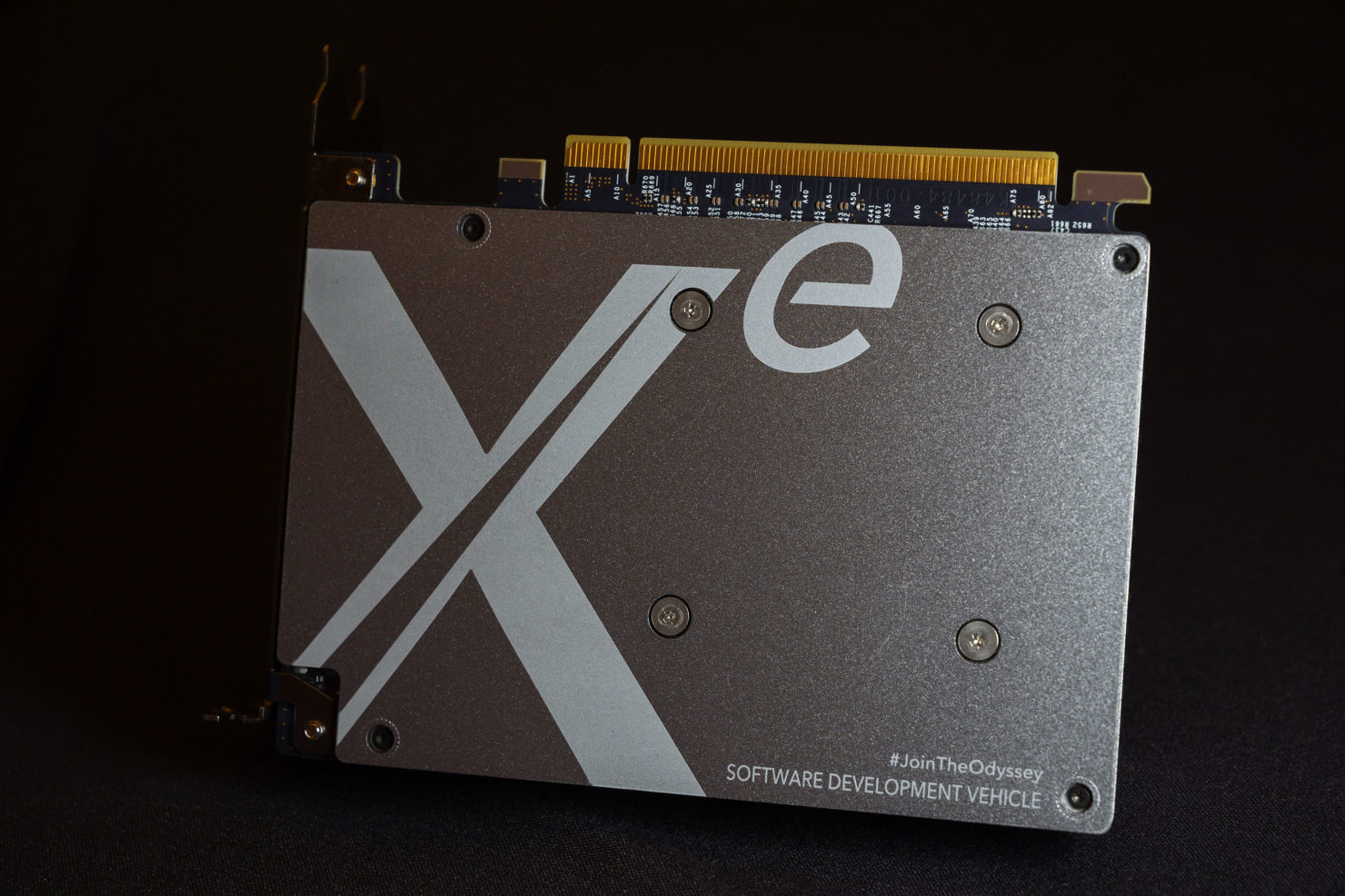 Intel впервые показала внешний вид своей видеокарты Xe DG1