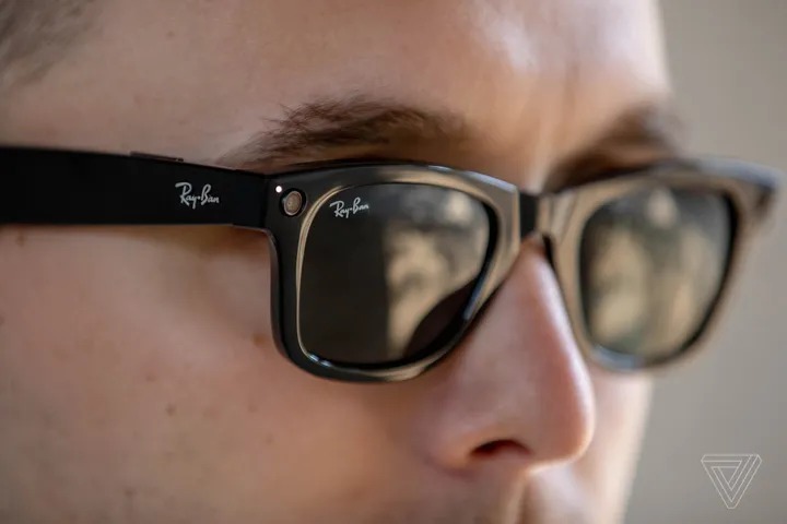 Facebook совместно с Ray-Ban выпустила "умные" очки для съемки фото и видео