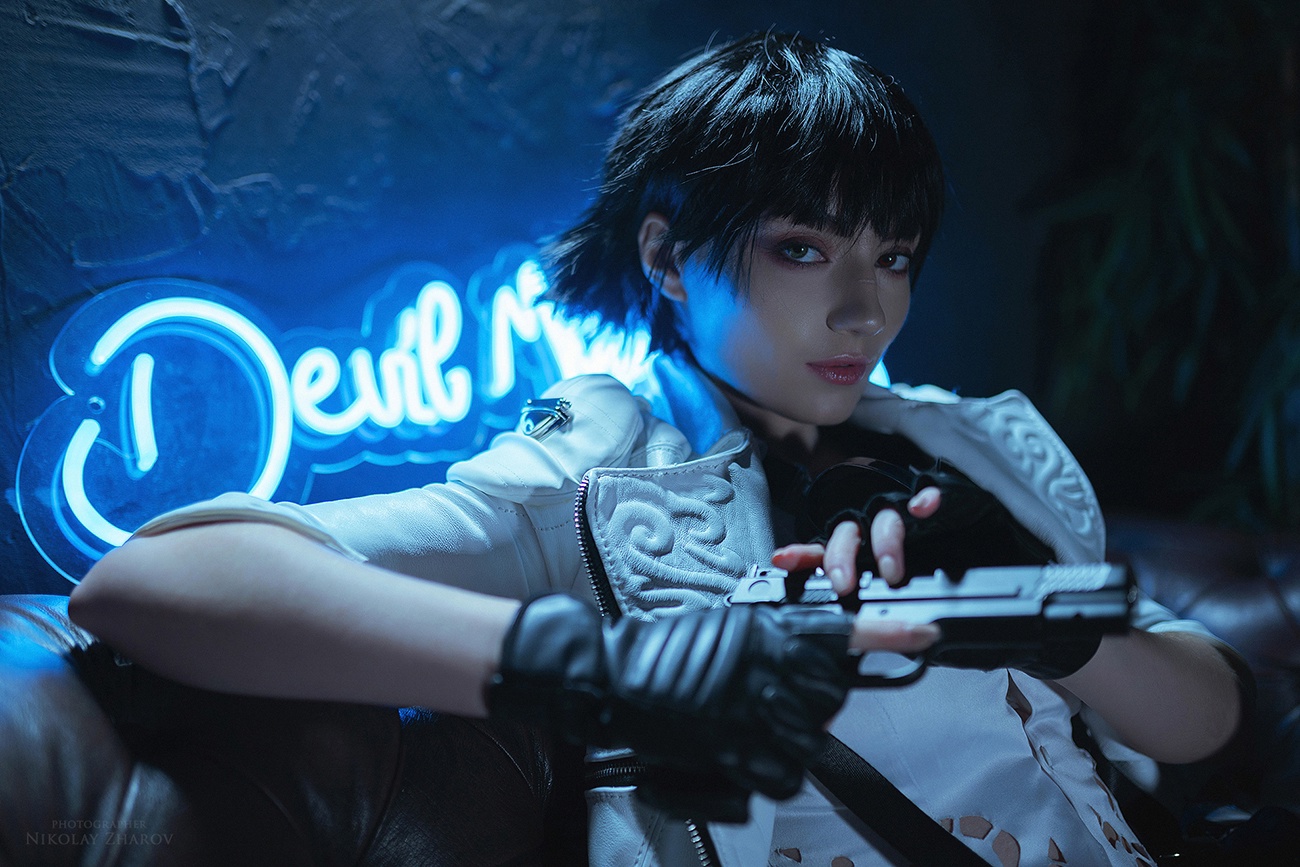 Devil May Cry Cosplay Gets A Little Romantic