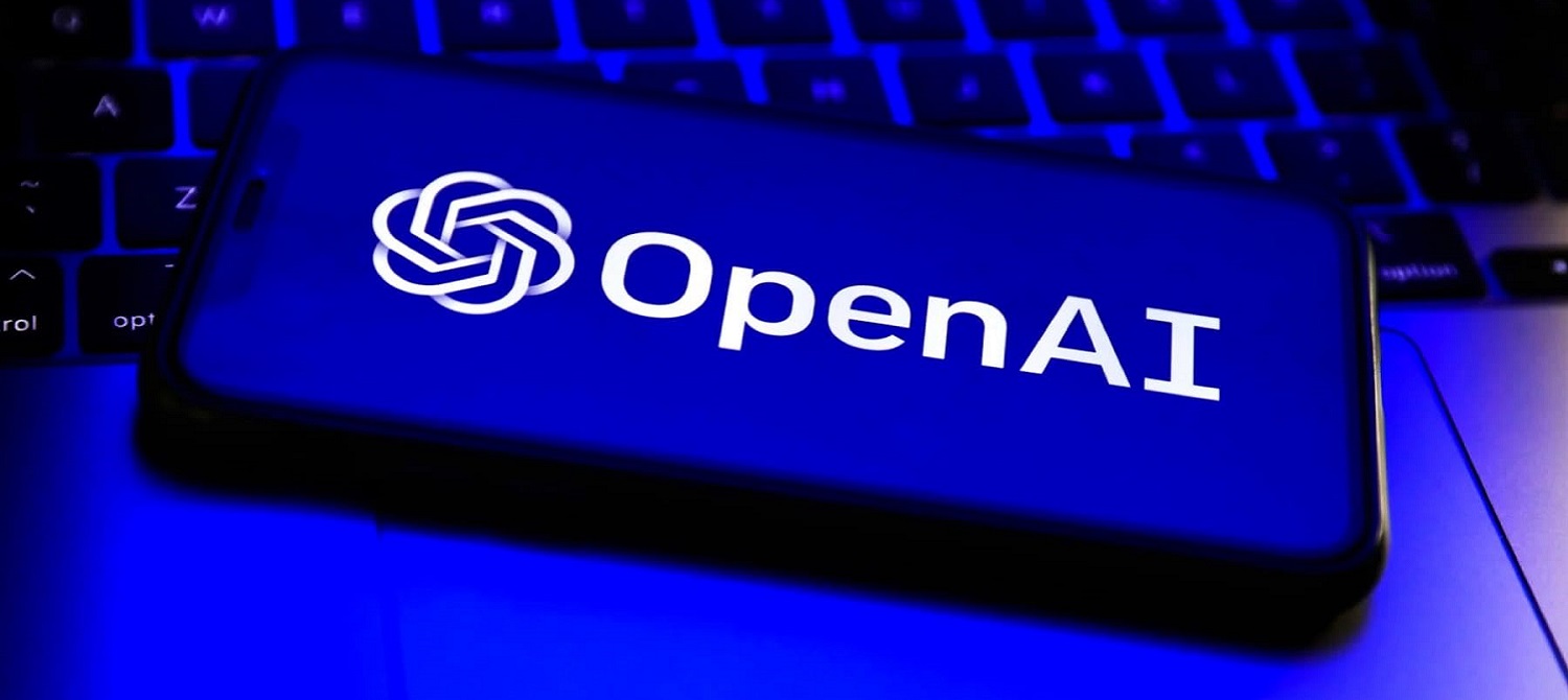 Посещаемость сайта ChatGPT упала впервые с его запуска