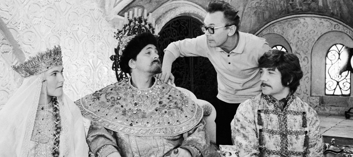 Видеоэссе Кинопоиска об отечественном кино выпустили в книжном формате на Букмейте Видеоэссе Кинопоиска об отечественном кино выпустили в книжном формате на Букмейте