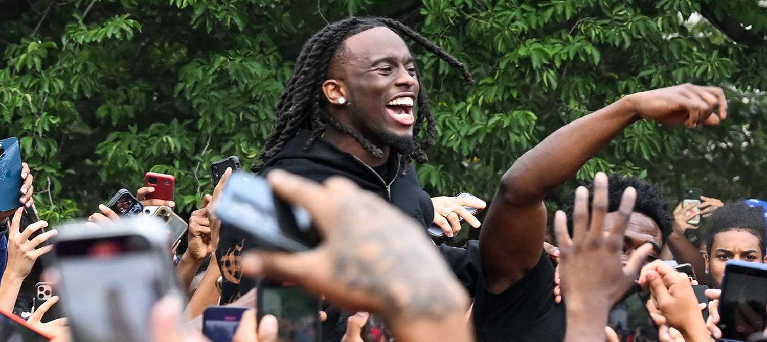 Полиция Нью-Йорка арестовала стримера и его фанатов из-за неудачного мероприятия по раздаче игр на улице