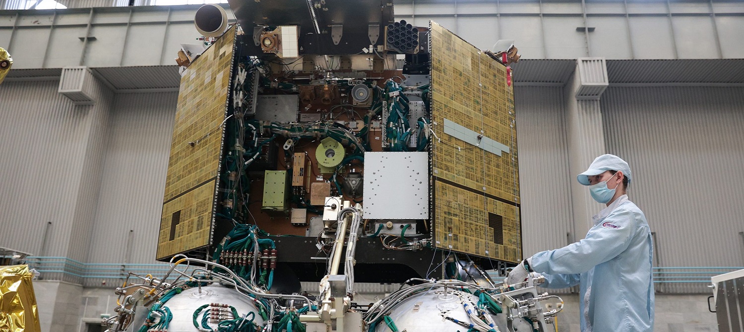 Россия успешно запустила первую в своей истории лунную станцию «Луна-25» Россия успешно запустила первую в своей истории лунную станцию «Луна-25»