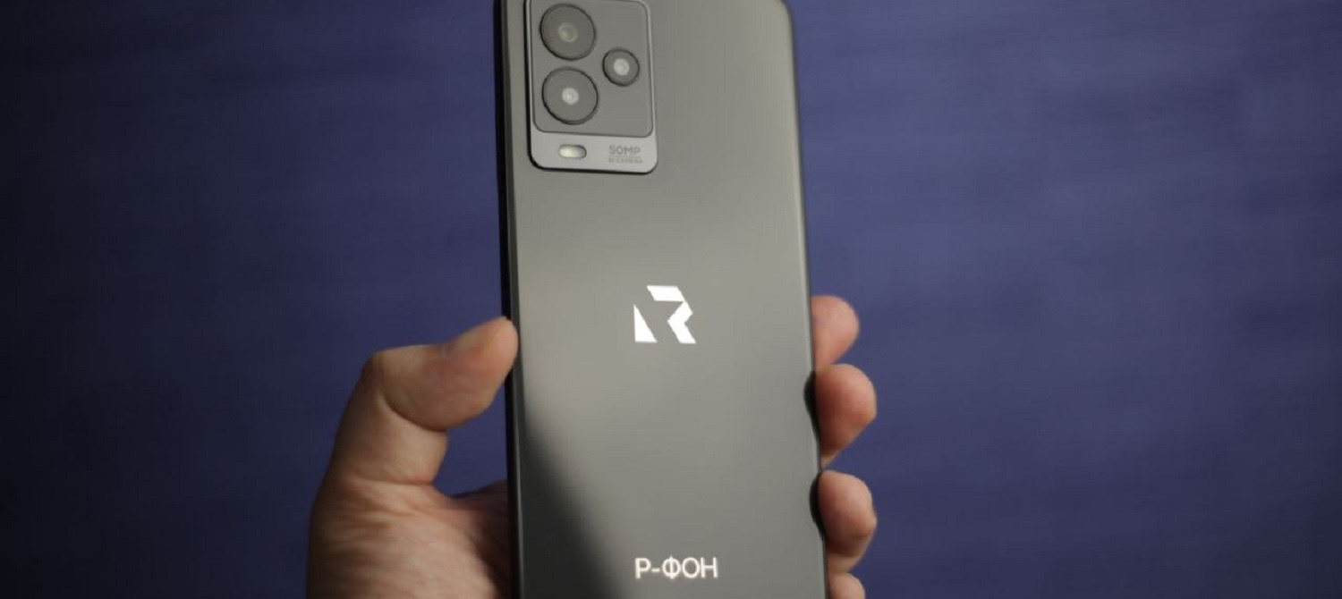 Первые фотографии отечественного смартфона «Р-ФОН» на базе ОС Rosa Mobile