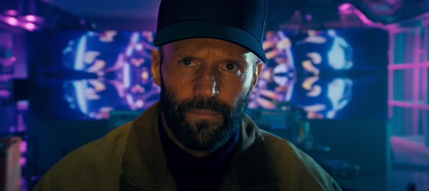 Джейсон Стэйтем борется с системой в трейлере боевика «Пчеловод»