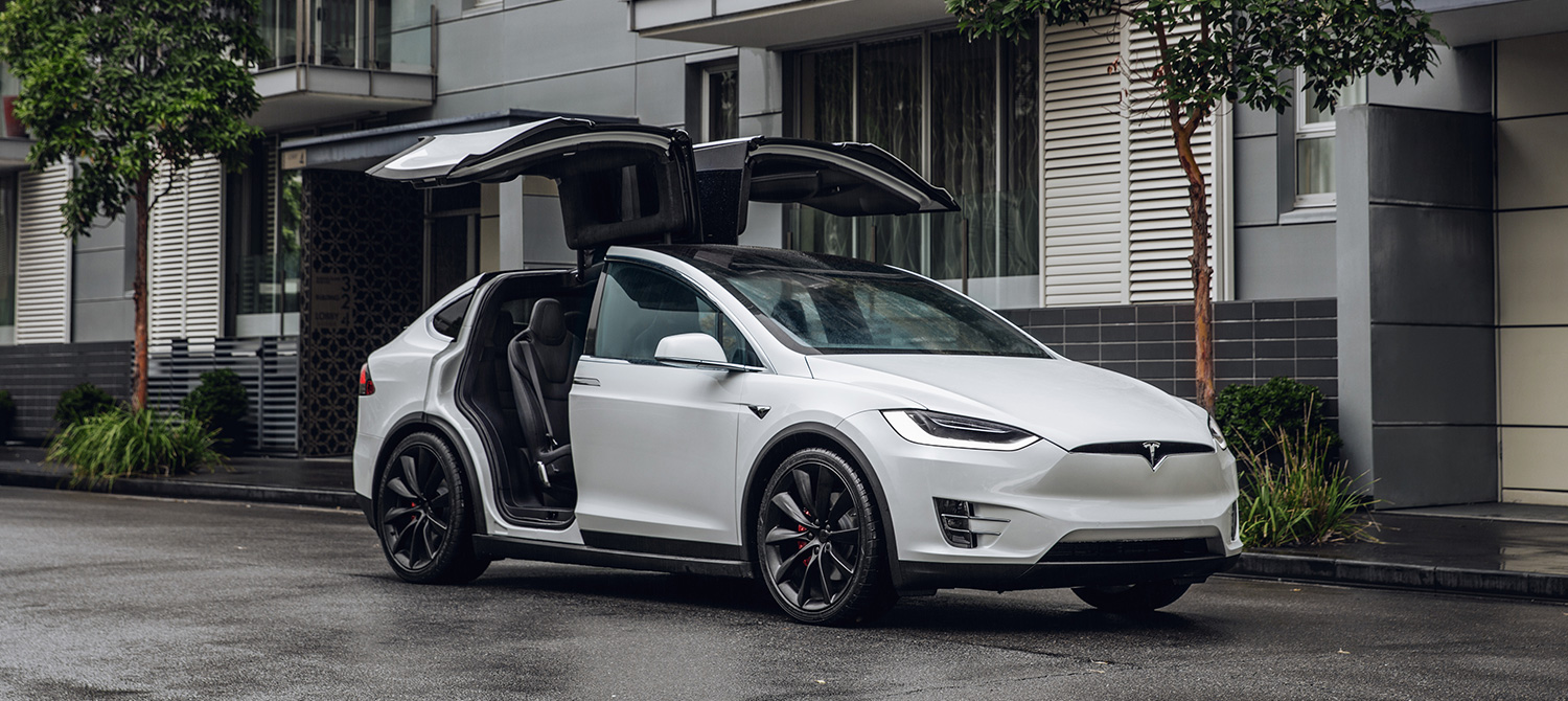 Tesla отзывает почти 55 000 автомобилей из-за проблем с системой тормозов