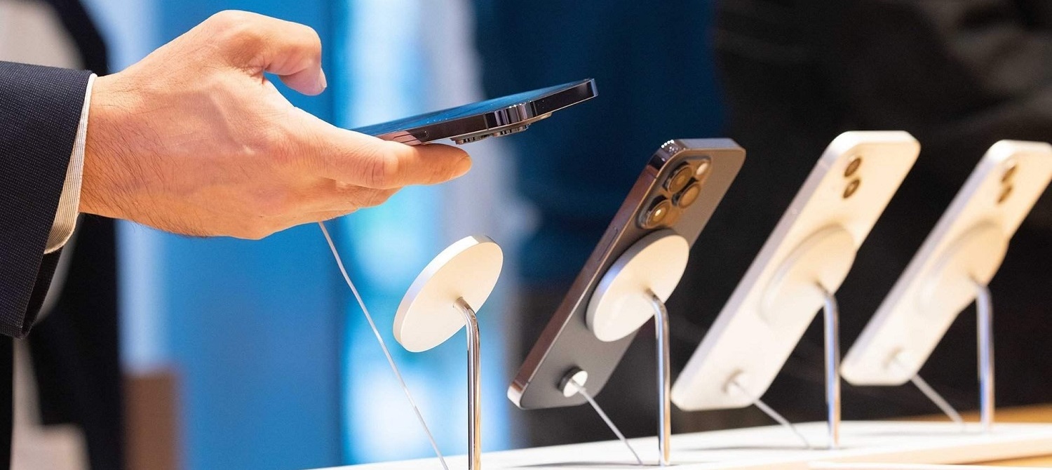 СМИ: iPhone лидирует в России по продажам в денежном выражении