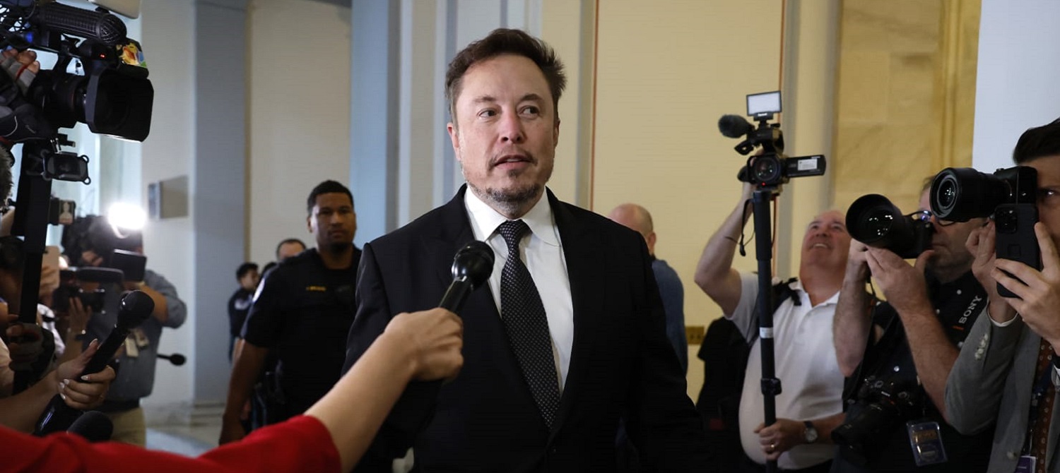 Илон Маск подал в суд на компанию, обвинившую X в публикации рекламы рядом с пронацистским контентом