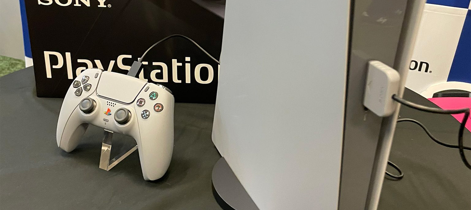 PS5 перекрасили под стиль PS1 для прощания с Джимом Райаном PS5 перекрасили под стиль PS1 для прощания с Джимом Райаном