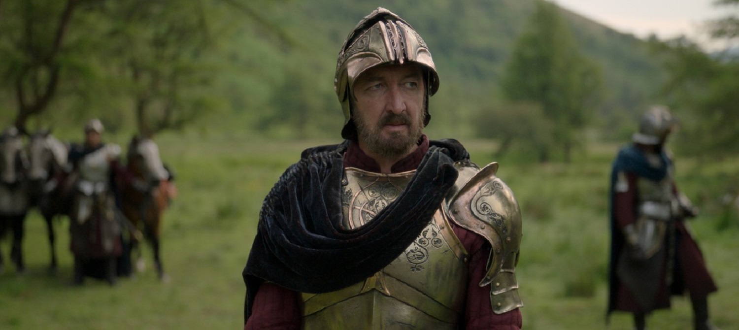 Disney подала в суд на Флориду, в то время как актер Ральф Айнесон подал в суд на Disney