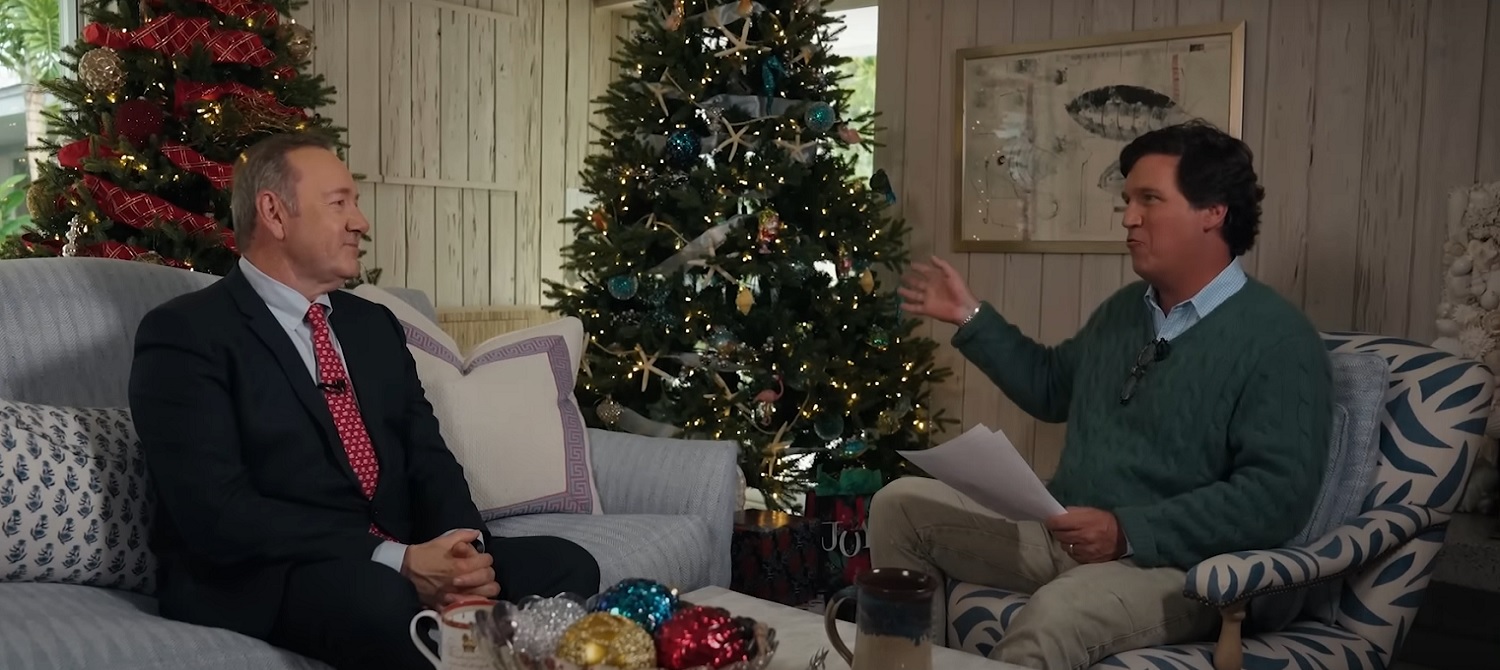 Кевин Спейси дал интервью Такеру Карлсону в образе Фрэнка Андервуда