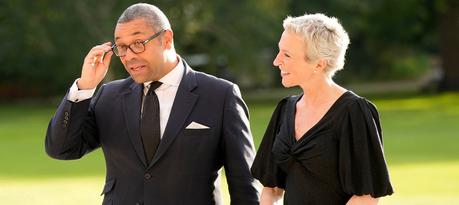 Министр внутренних дел Великобритании извинился за шутку о том, что постоянно подсыпает вещества жене в напитки