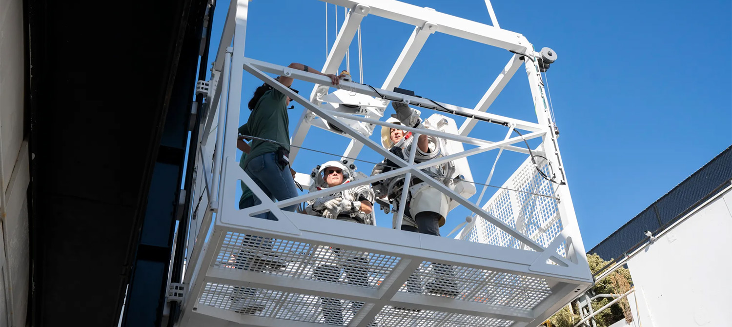 Астронавты NASA протестировали лунный лифт для высадки экипажа в 2025 году Астронавты NASA протестировали лунный лифт для высадки экипажа в 2025 году