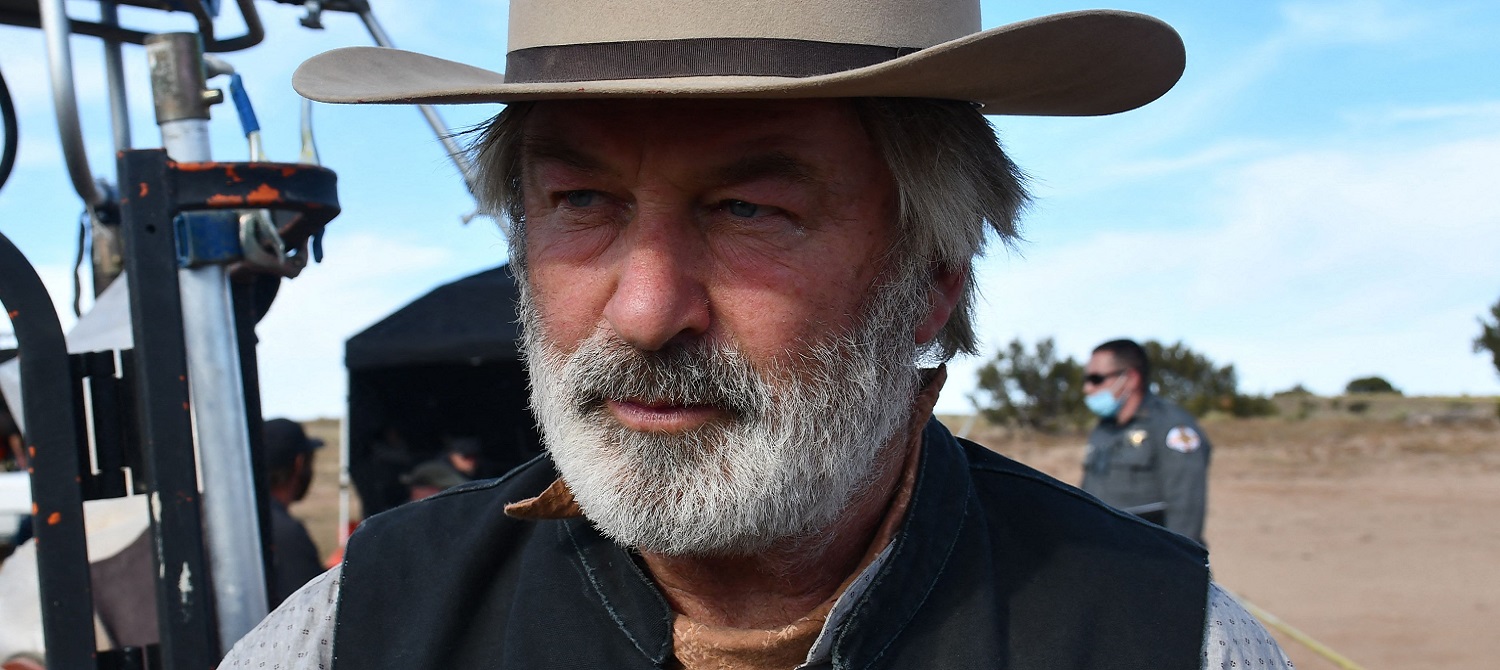 Алеку Болдуину повторно предъявили обвинения в непредумышленном убийстве оператора вестерна «Раст» Алеку Болдуину повторно предъявили обвинения в непредумышленном убийстве оператора вестерна «Раст»