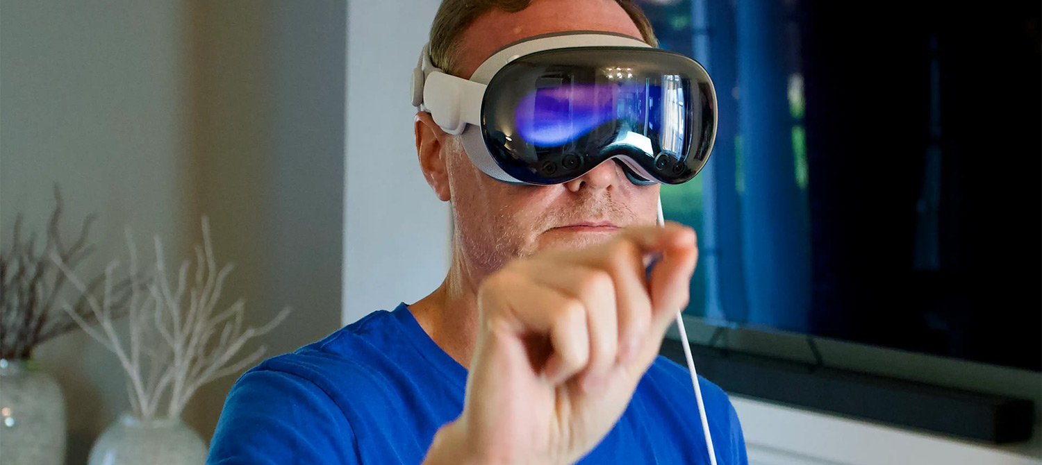 Минтранс США напоминает очевидное: не надевайте очки Apple во время вождения