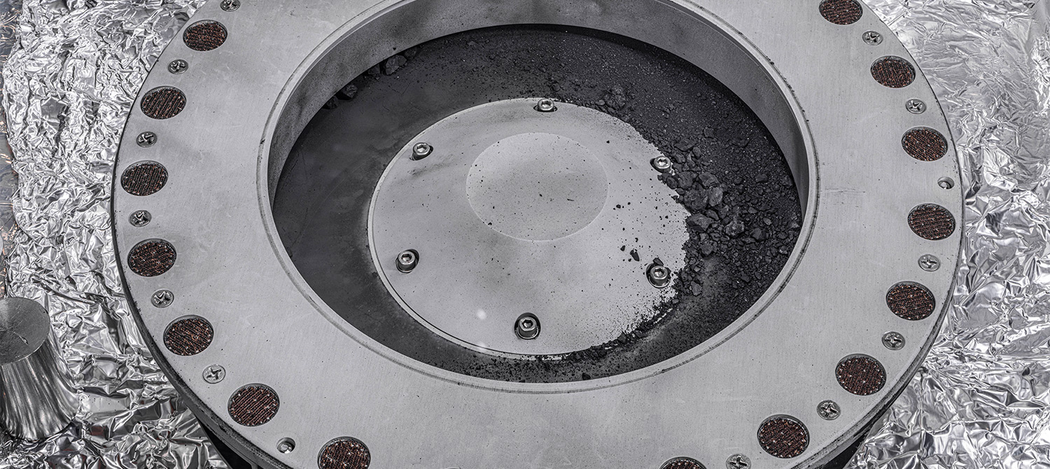 Образцы астероида, собранные NASA могут быть осколками древнего океанического мира Образцы астероида, собранные NASA могут быть осколками древнего океанического мира