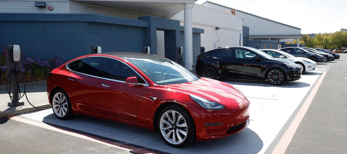 Полиция США арестовала владельца Tesla, которая ехала без водителя