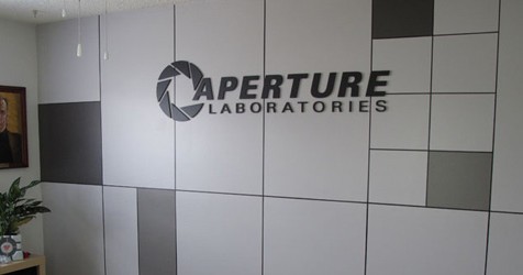 Фанат превратил свой офис в комнату ожидания Aperture Labs - Shazoo
