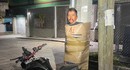 Загадочный "Бэтмен из Мексики" стал вирусным после того как приклеил скотчем 5 угонщиков мотоциклов к столбам