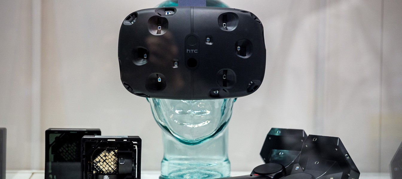 Клифф Блежински: Valve ведет в гонке VR