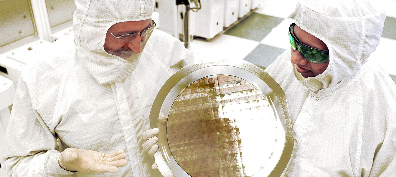 Новый чип IBM в 4 раза мощней современных процессоров