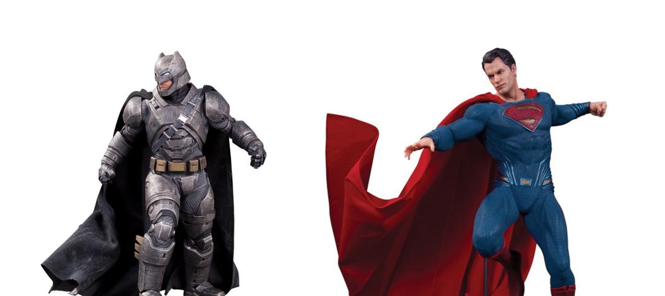 Фигурки Супермена и Бэтмена на San Diego Comic Con 2015