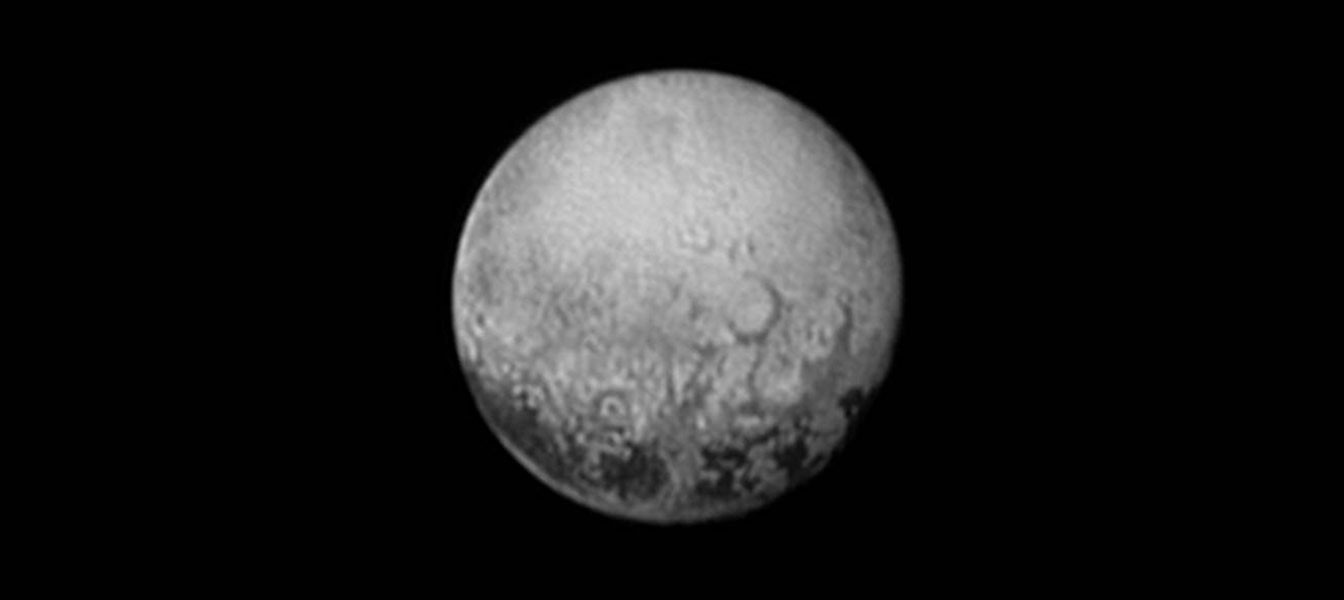 Фотография загадочных структур на Плутоне