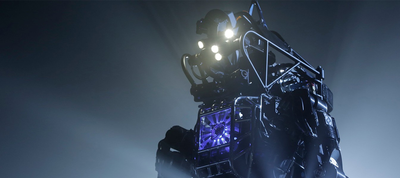 Двуногий робот Boston Dynamics пробежался по лесу
