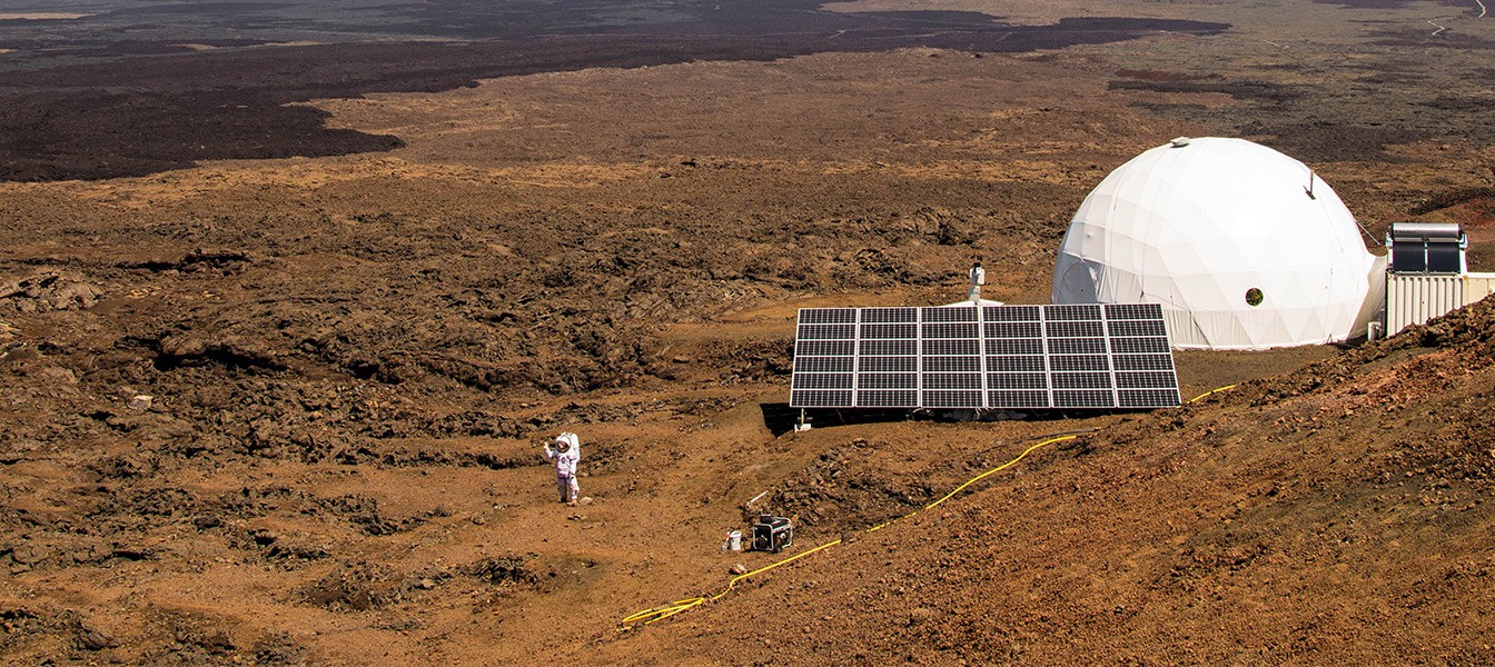 NASA закрыла 6 человек на год для практики перед Марсом