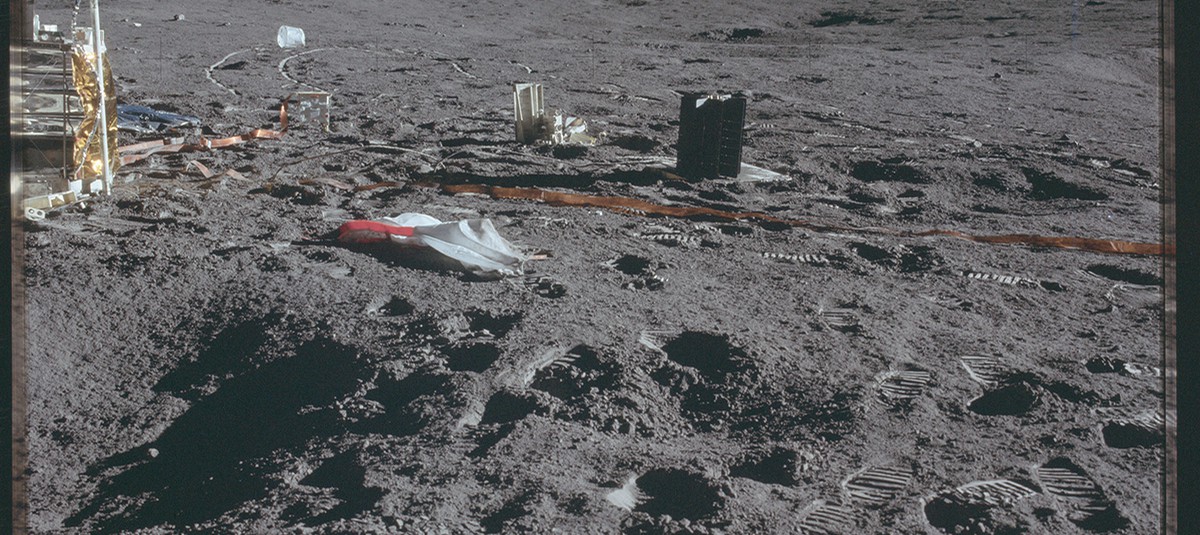 NASA обнародовала тысячи фотоснимков с программы Apollo