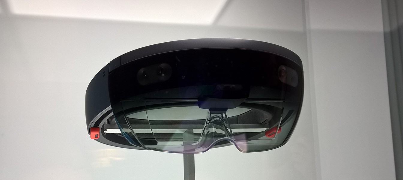 Дев-кит HoloLens стоит $3000, выходит в начале 2016-го