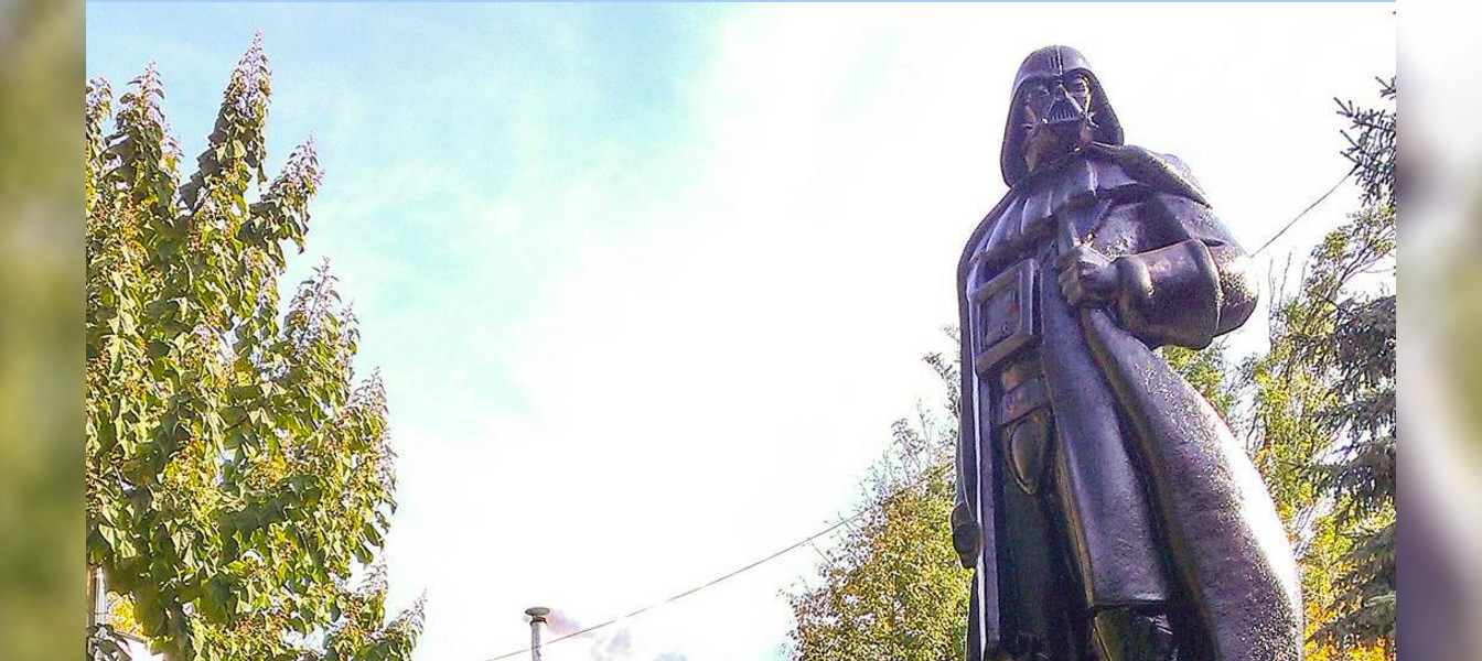 Статую Ленина в Украине переделали в статую Дарта Вейдера