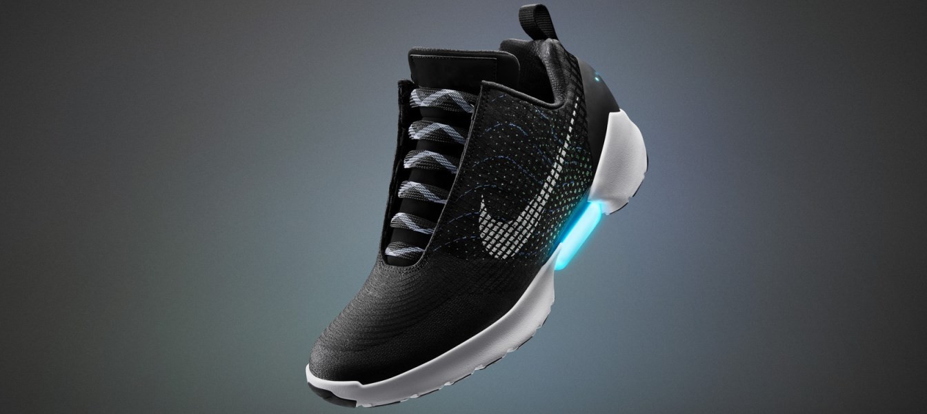 Nike анонсировала серийные кроссовки с автоматической шнуровкой