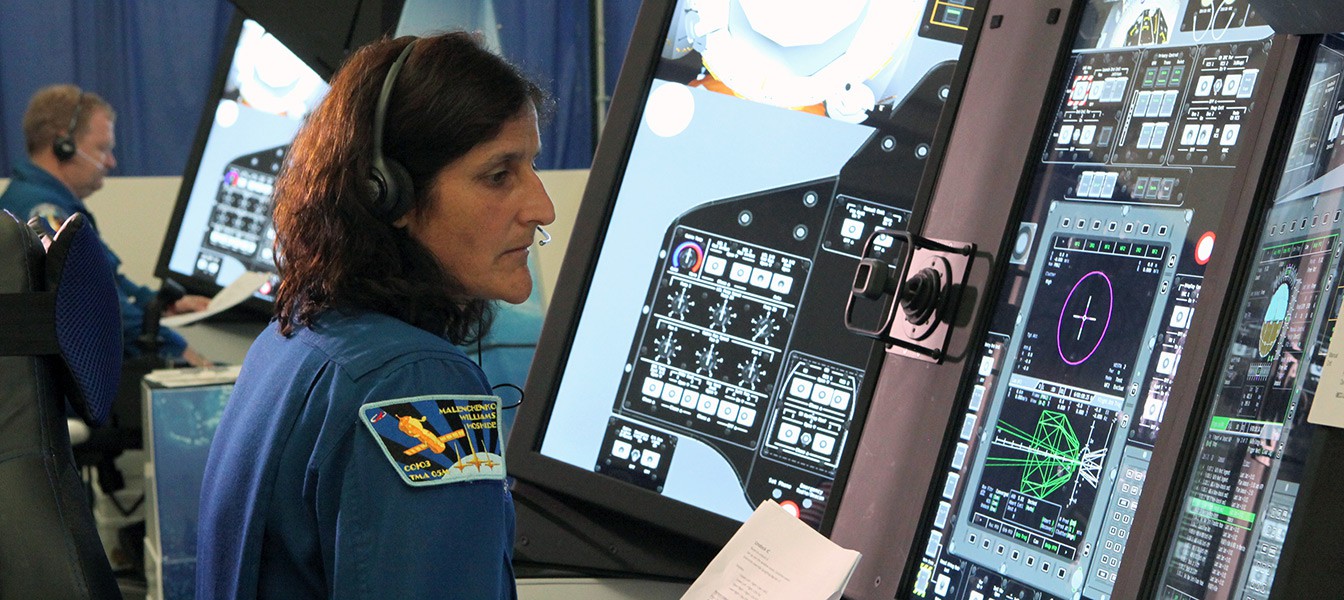 NASA использует огромные сенсорные экраны для тренировки астронавтов