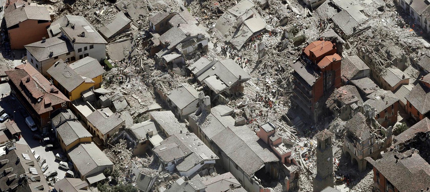 Вид на последствия землетрясения в Италии с высоты дрона