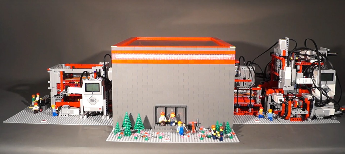 Эта потрясающая фабрика из Lego выпускает настоящие коробки