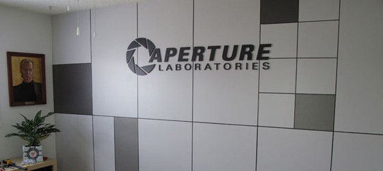 Фанат превратил свой офис в комнату ожидания Aperture Labs