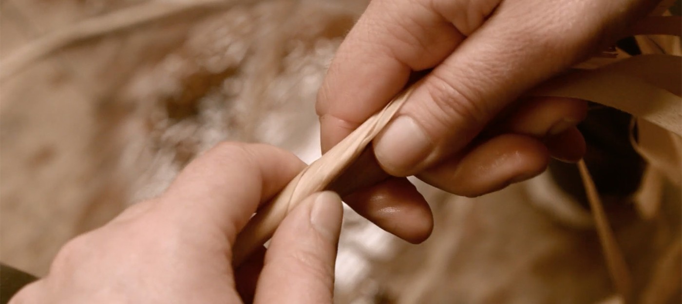Как сделать веревку из коры при помощи техники викингов