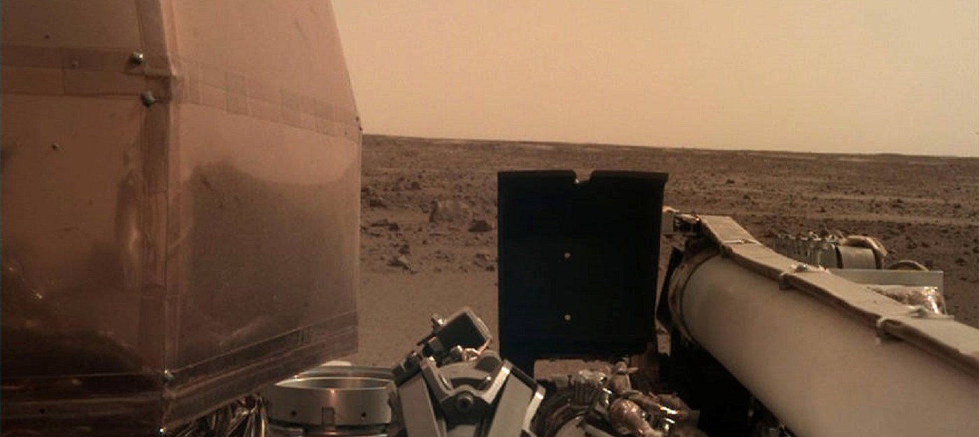 Первые фото с Марса от аппарата InSight