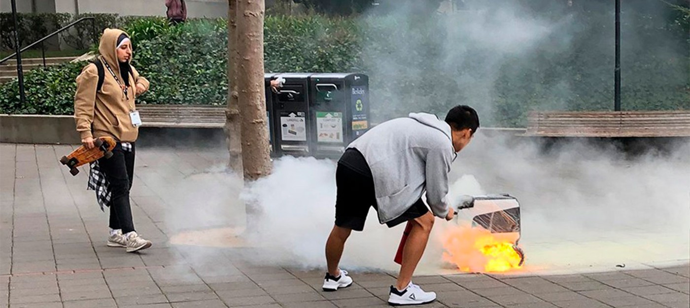 В Калифорнии спонтанно загорелся робот-курьер