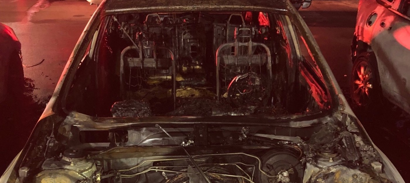 Одержимый поклонник поджёг автомобиль косплеерши — и уничтожил ещё шесть машин