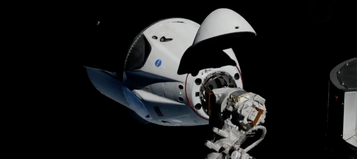 Стыковка капсулы Crew Dragon с МКС на видео
