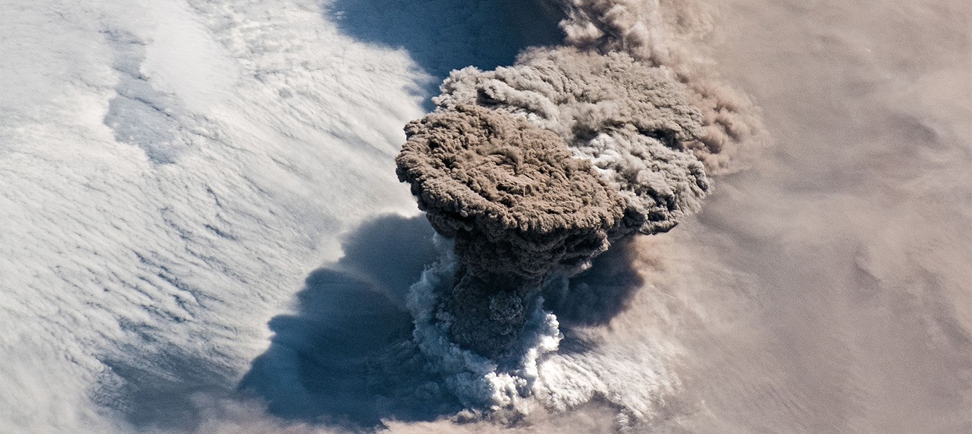 Потрясающий кадр извержения вулкана с МКС