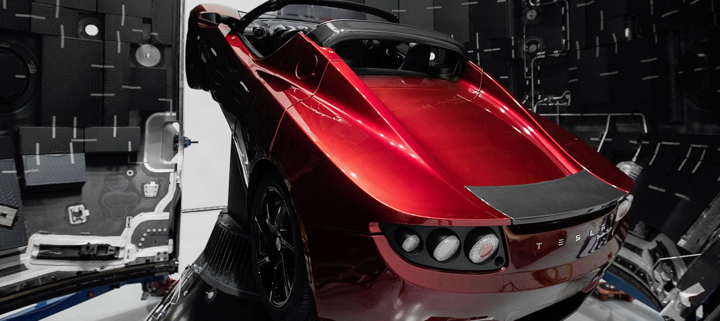 Tesla Roadster с манекеном Starman совершила облет вокруг Солнца
