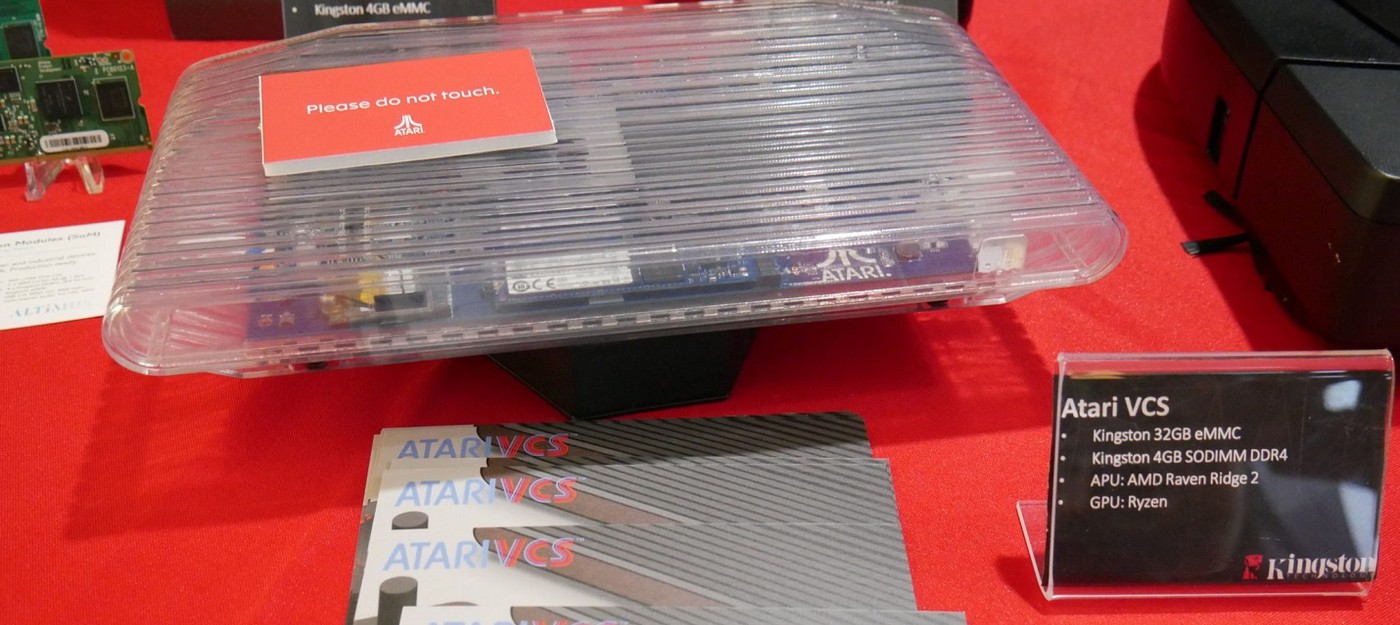 Взгляните на консоль Atari VCS в прозрачном корпусе