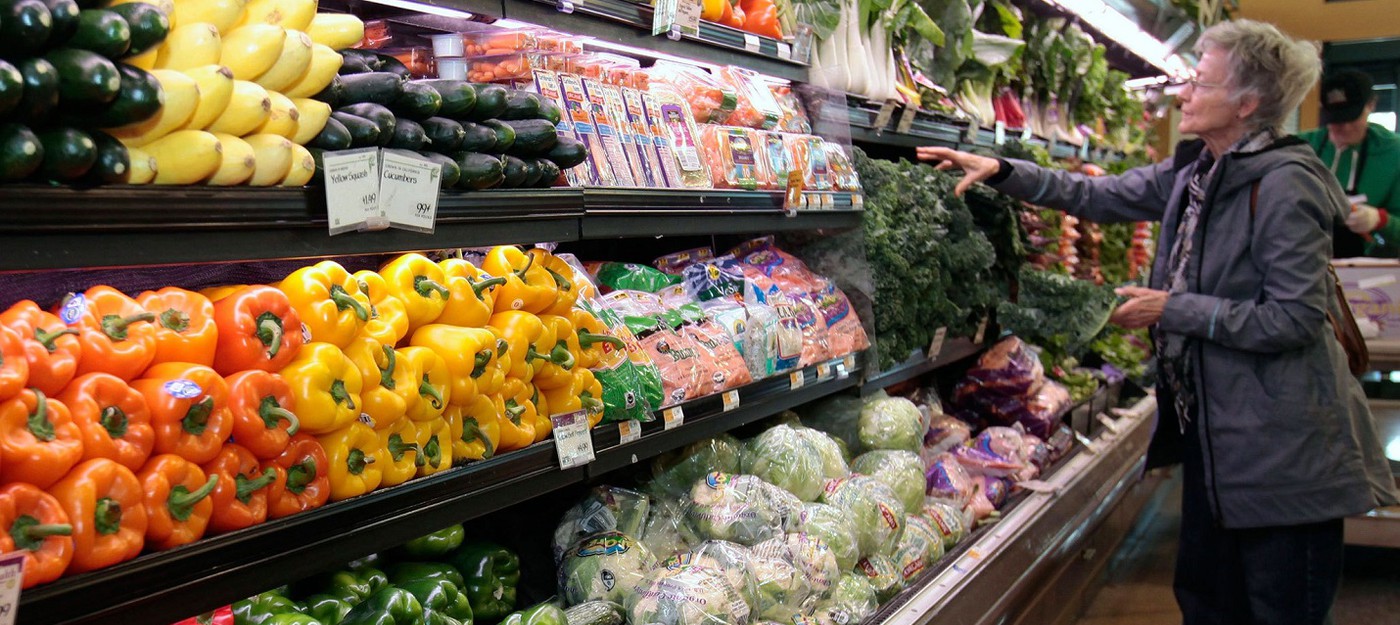 Владельцы супермаркета выбросили еду на 35 тысяч долларов из-за кашля покупателя