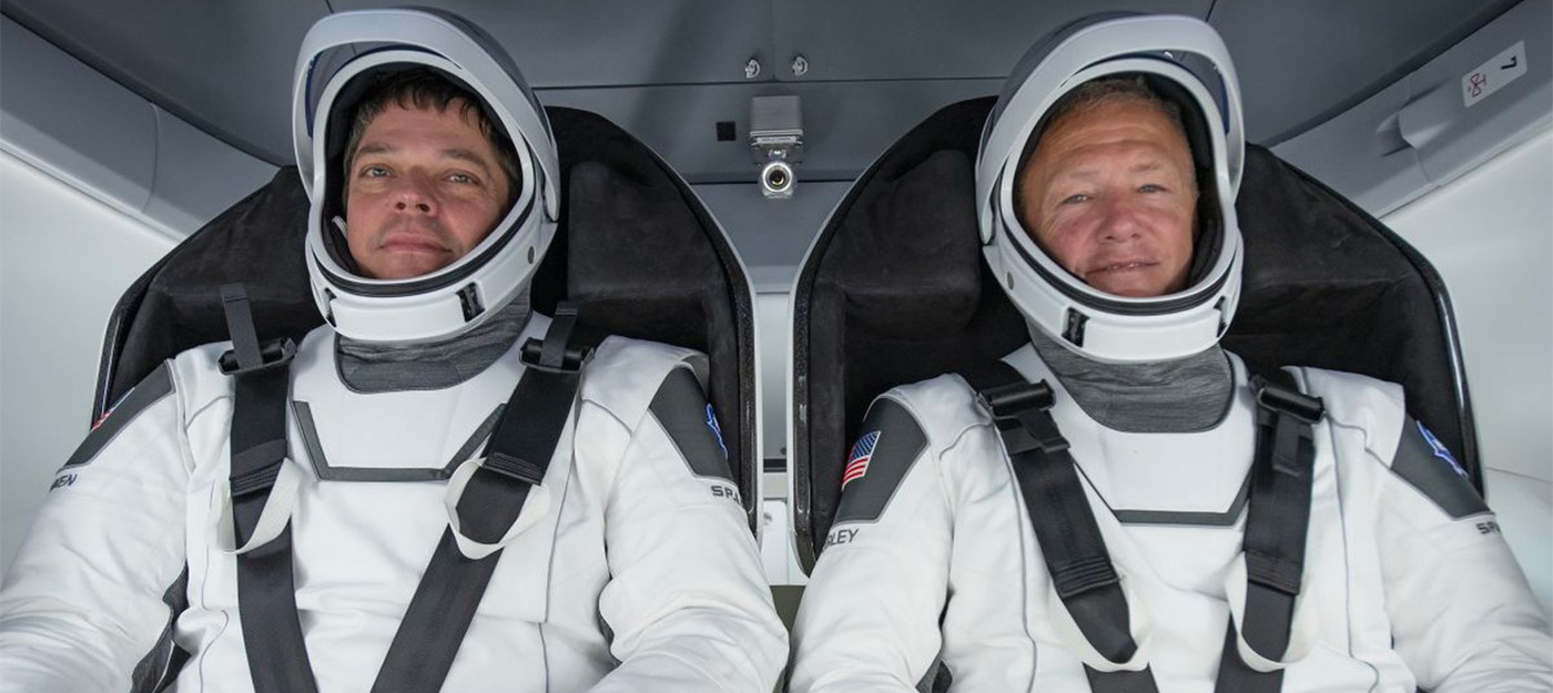 SpaceX успешно запустила Falcon 9 с астронавтами NASA на борту и посадила первую ступень на баржу