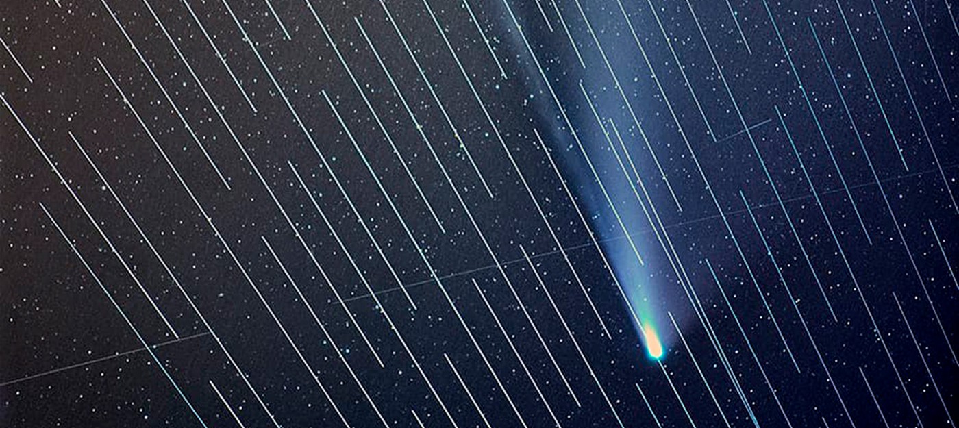 Интернет-спутники SpaceX испортили фотографу кадр с кометой Neowise
