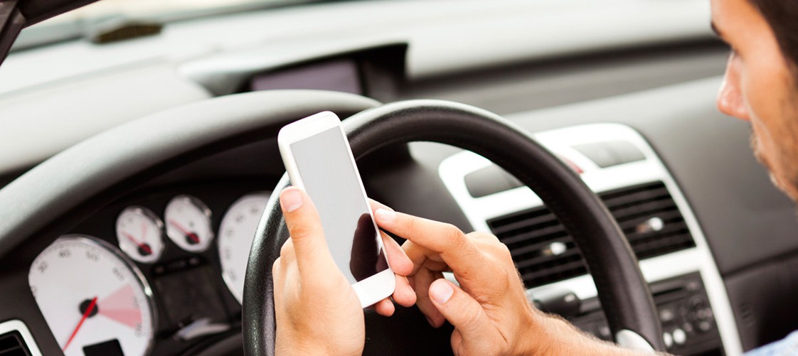 Игра научит вас опасности использования телефона за рулем